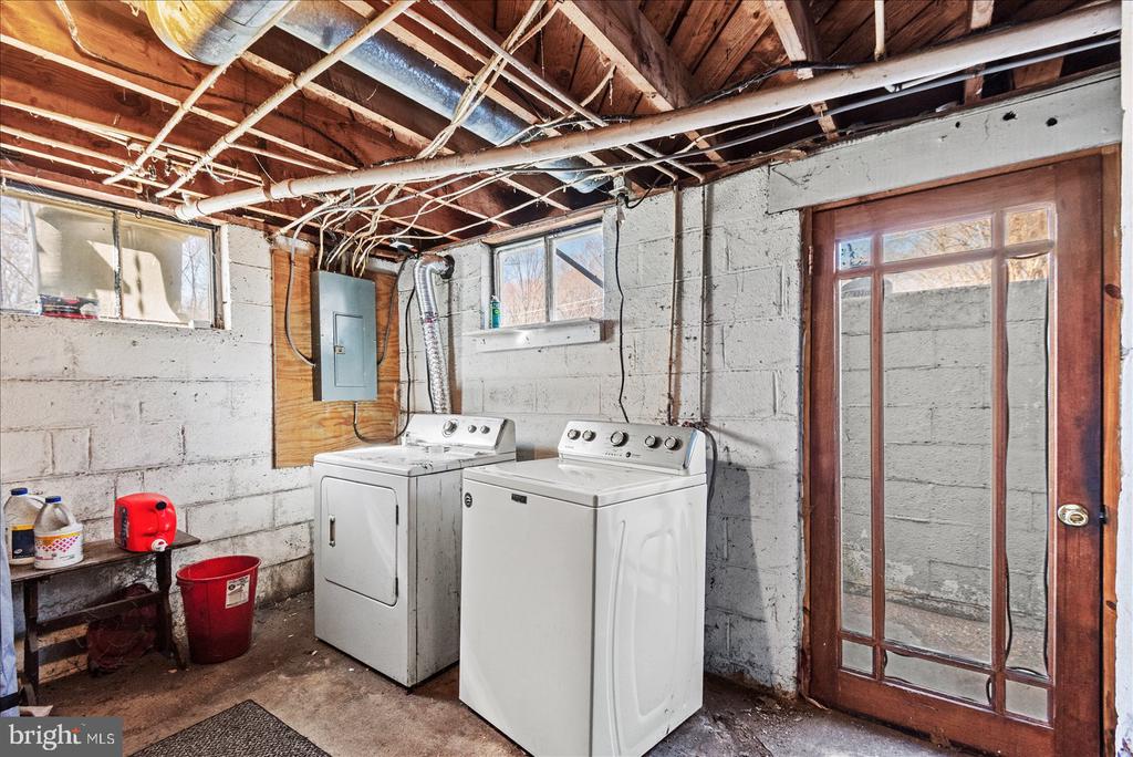 6740 PARTLOW RD, SPOTSYLVANIA, Virginia 22551, 3 Bedrooms Bedrooms, ,1 BathroomBathrooms,Residential,6740 PARTLOW RD,VASP2039450 MLS # VASP2039450
