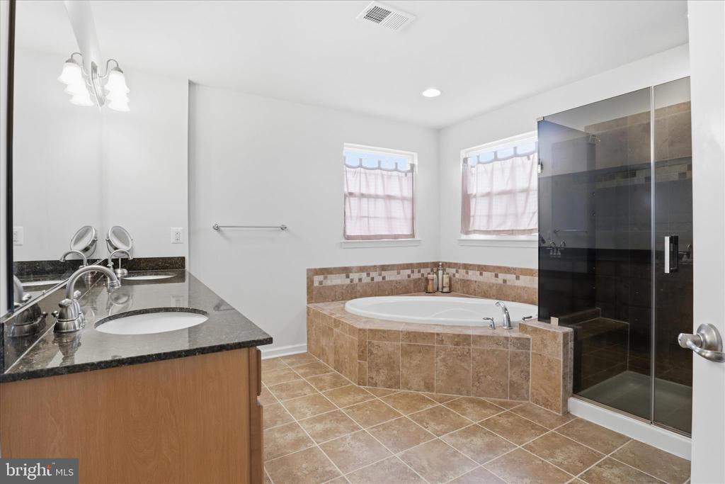 7550 EDINGTON DR, WARRENTON, Virginia 20187, 4 Bedrooms Bedrooms, ,3 BathroomsBathrooms,Residential,7550 EDINGTON DR,VAFQ2021090 MLS # VAFQ2021090