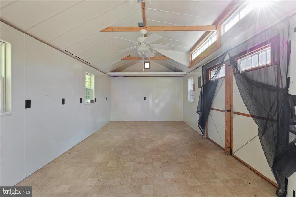 146 LIZZIE MILLS RD, CASTLETON, Virginia 22716, 3 Bedrooms Bedrooms, ,2 BathroomsBathrooms,Residential,146 LIZZIE MILLS RD,VARP2002580 MLS # VARP2002580