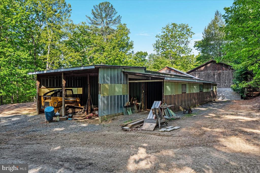 146 LIZZIE MILLS RD, CASTLETON, Virginia 22716, 3 Bedrooms Bedrooms, ,2 BathroomsBathrooms,Residential,146 LIZZIE MILLS RD,VARP2002580 MLS # VARP2002580