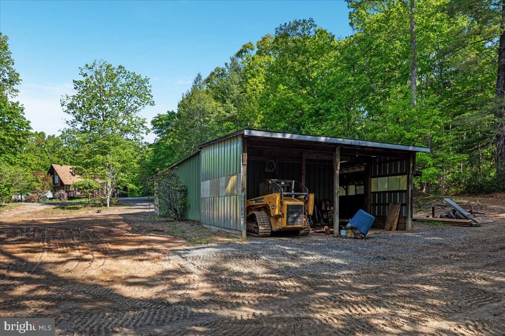 146 LIZZIE MILLS RD, CASTLETON, Virginia 22716, 3 Bedrooms Bedrooms, ,2 BathroomsBathrooms,Residential,146 LIZZIE MILLS RD,VARP2002580 MLS # VARP2002580