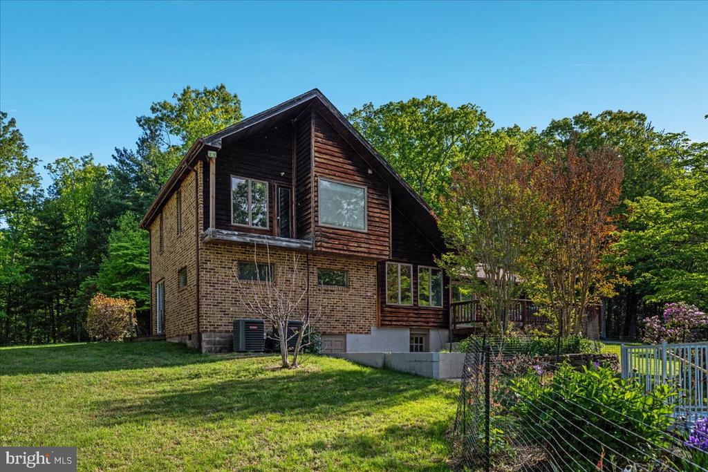146 LIZZIE MILLS RD, CASTLETON, Virginia 22716, 3 Bedrooms Bedrooms, ,2 BathroomsBathrooms,Residential,146 LIZZIE MILLS RD,VARP2002580 MLS # VARP2002580