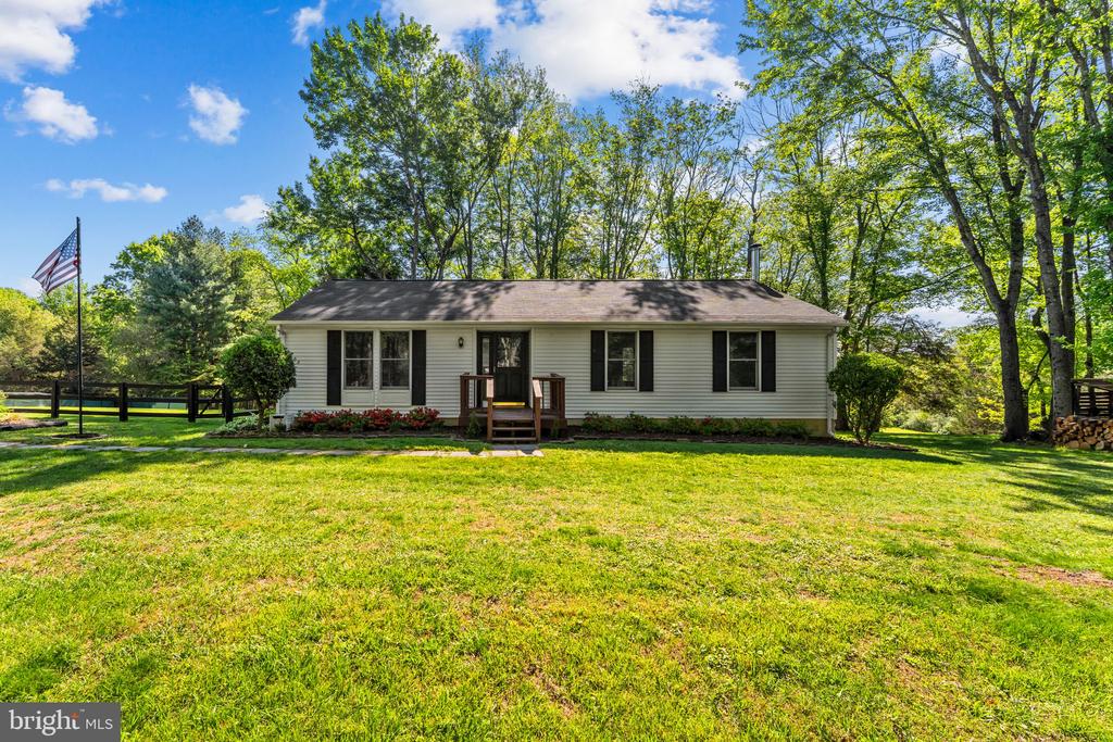 3277 HOLLY SPRINGS RD, AMISSVILLE, Virginia 20106, 3 Bedrooms Bedrooms, ,2 BathroomsBathrooms,Residential,3277 HOLLY SPRINGS RD,VACU2013552 MLS # VACU2013552