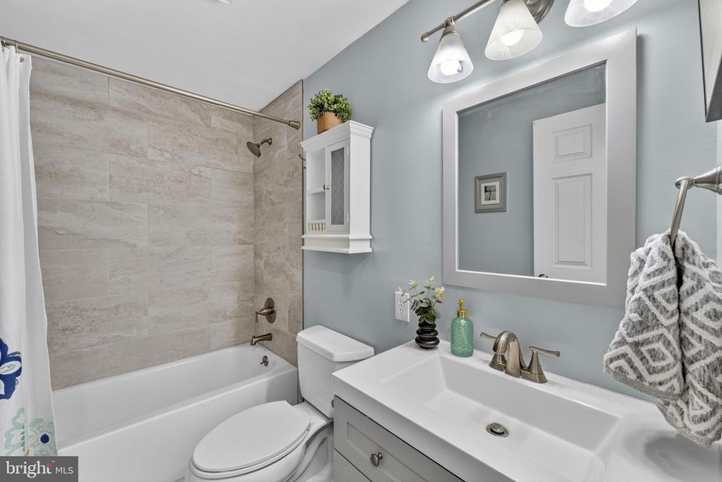 3277 HOLLY SPRINGS RD, AMISSVILLE, Virginia 20106, 3 Bedrooms Bedrooms, ,2 BathroomsBathrooms,Residential,3277 HOLLY SPRINGS RD,VACU2013552 MLS # VACU2013552