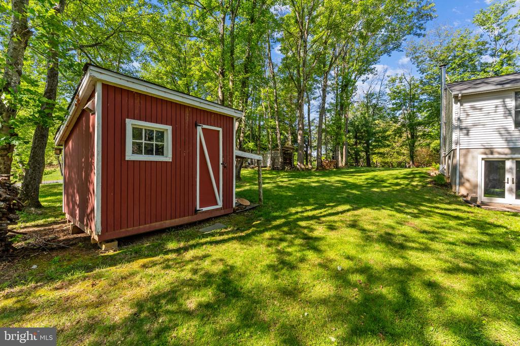 3277 HOLLY SPRINGS RD, AMISSVILLE, Virginia 20106, 3 Bedrooms Bedrooms, ,2 BathroomsBathrooms,Residential,3277 HOLLY SPRINGS RD,VACU2013552 MLS # VACU2013552