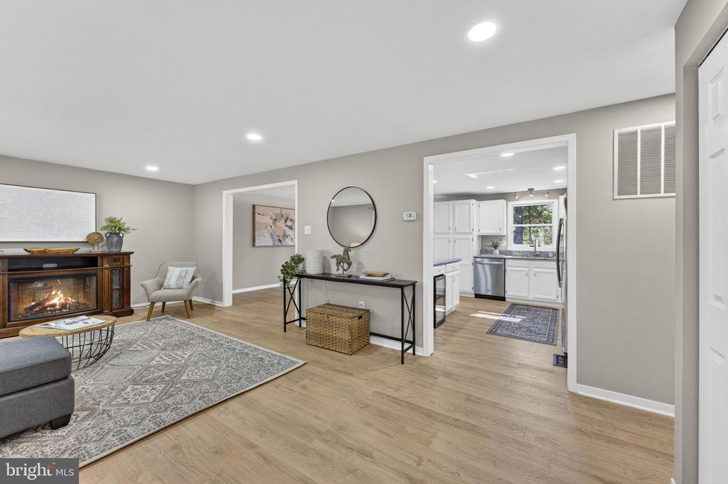 3277 HOLLY SPRINGS RD, AMISSVILLE, Virginia 20106, 3 Bedrooms Bedrooms, ,2 BathroomsBathrooms,Residential,3277 HOLLY SPRINGS RD,VACU2013552 MLS # VACU2013552