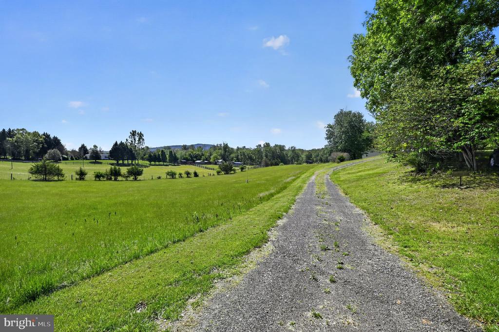 178 LIZZIE MILLS RD, CASTLETON, Virginia 22716, 3 Bedrooms Bedrooms, ,2 BathroomsBathrooms,Residential,178 LIZZIE MILLS RD,VARP2002606 MLS # VARP2002606
