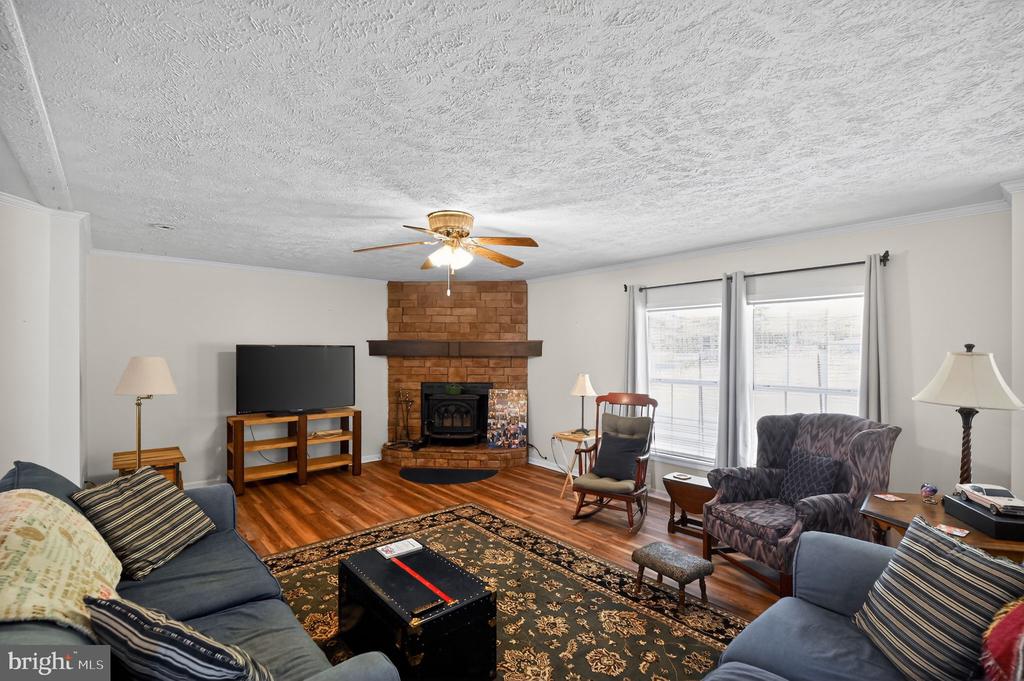 178 LIZZIE MILLS RD, CASTLETON, Virginia 22716, 3 Bedrooms Bedrooms, ,2 BathroomsBathrooms,Residential,178 LIZZIE MILLS RD,VARP2002606 MLS # VARP2002606