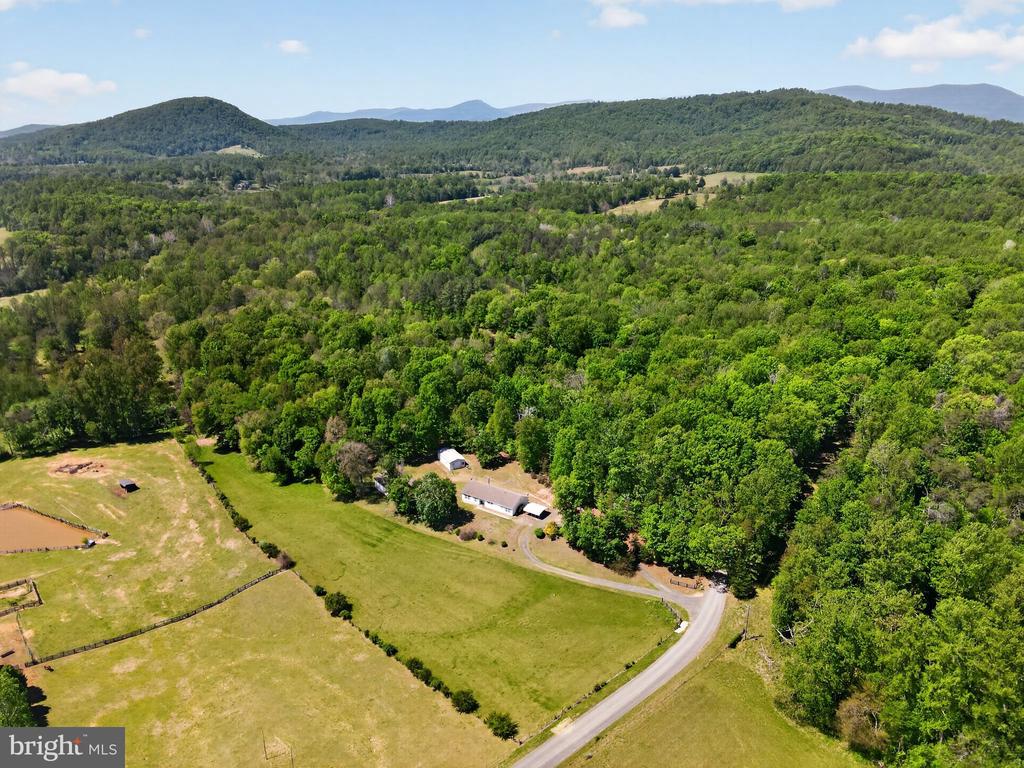 178 LIZZIE MILLS RD, CASTLETON, Virginia 22716, 3 Bedrooms Bedrooms, ,2 BathroomsBathrooms,Residential,178 LIZZIE MILLS RD,VARP2002606 MLS # VARP2002606