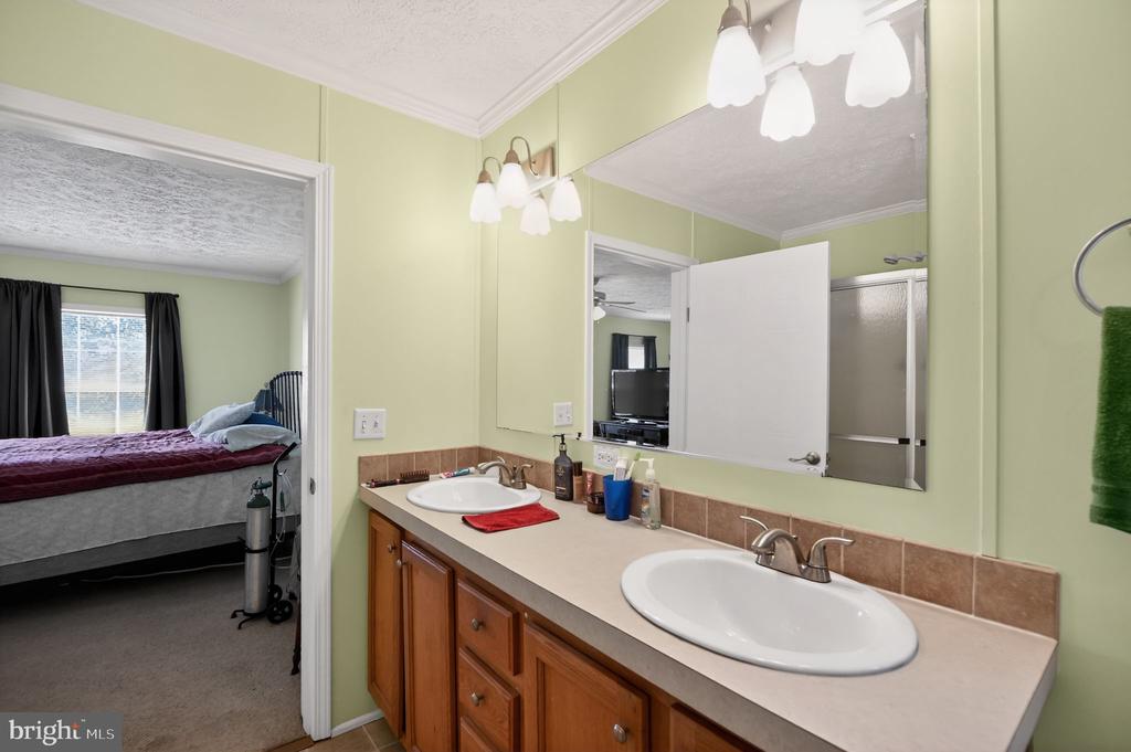 178 LIZZIE MILLS RD, CASTLETON, Virginia 22716, 3 Bedrooms Bedrooms, ,2 BathroomsBathrooms,Residential,178 LIZZIE MILLS RD,VARP2002606 MLS # VARP2002606