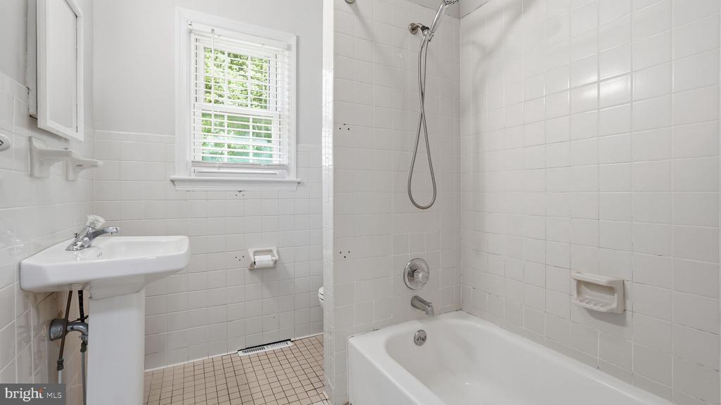 6499 BRIGGS RD, WARRENTON, Virginia 20187, 2 Bedrooms Bedrooms, ,1 BathroomBathrooms,Residential,6499 BRIGGS RD,VAFQ2021846 MLS # VAFQ2021846