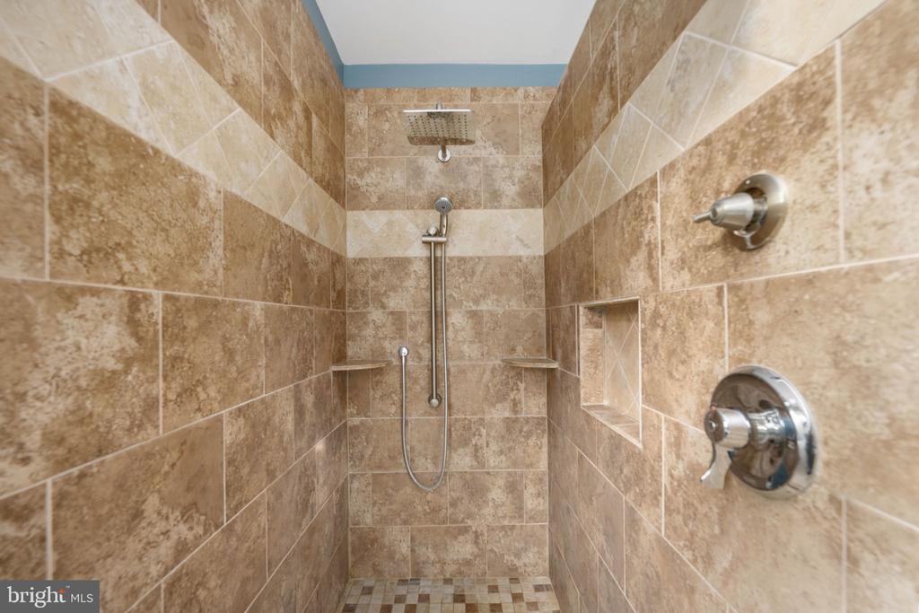 9020 ELLIS LN, SPOTSYLVANIA, Virginia 22553, 5 Bedrooms Bedrooms, ,3 BathroomsBathrooms,Residential,9020 ELLIS LN,VASP2041640 MLS # VASP2041640