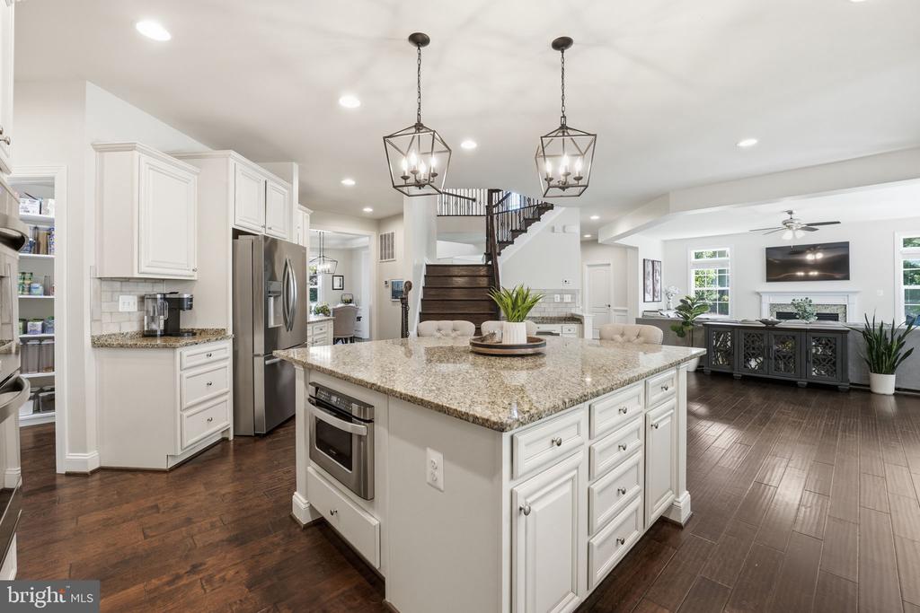 11622 PINE HOLLOW LN, SPOTSYLVANIA, Virginia 22551, 5 Bedrooms Bedrooms, ,5 BathroomsBathrooms,Residential,11622 PINE HOLLOW LN,VASP2041606 MLS # VASP2041606