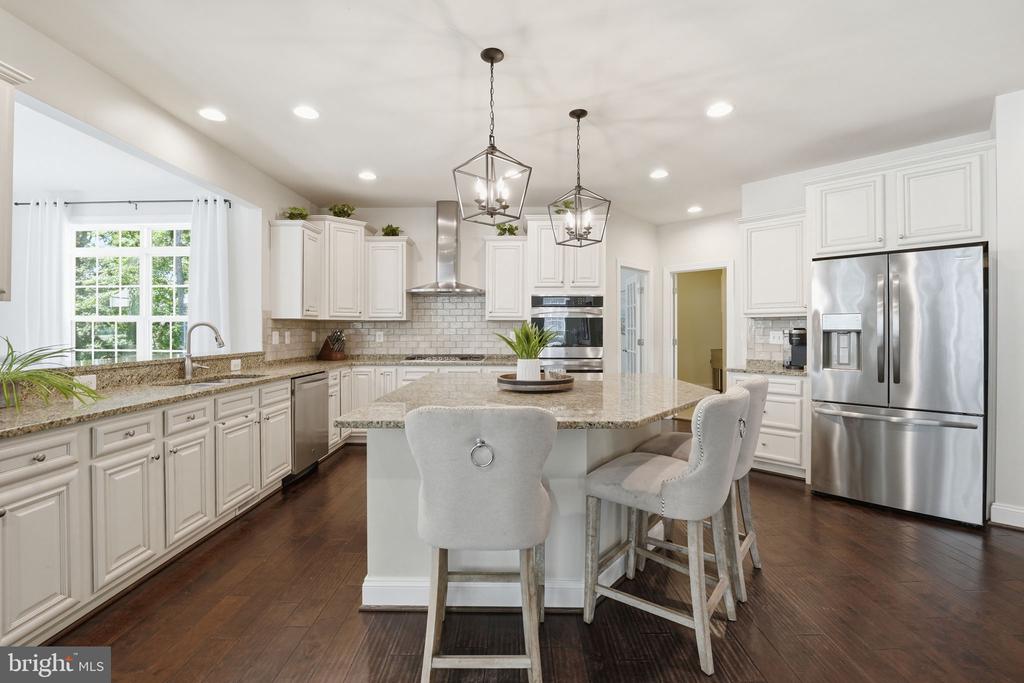 11622 PINE HOLLOW LN, SPOTSYLVANIA, Virginia 22551, 5 Bedrooms Bedrooms, ,5 BathroomsBathrooms,Residential,11622 PINE HOLLOW LN,VASP2041606 MLS # VASP2041606