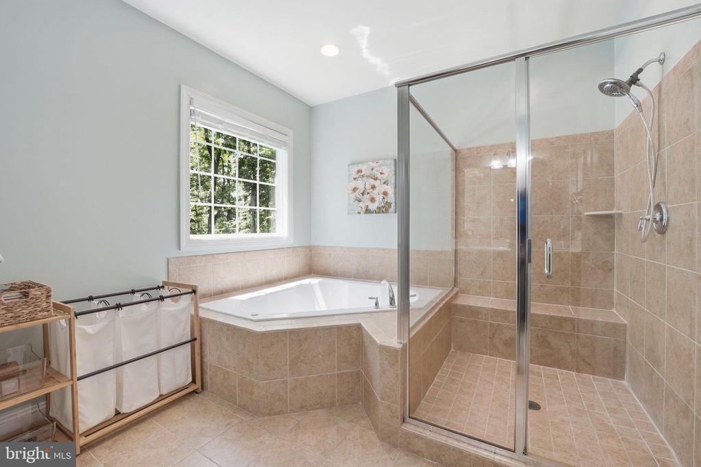11622 PINE HOLLOW LN, SPOTSYLVANIA, Virginia 22551, 5 Bedrooms Bedrooms, ,5 BathroomsBathrooms,Residential,11622 PINE HOLLOW LN,VASP2041606 MLS # VASP2041606