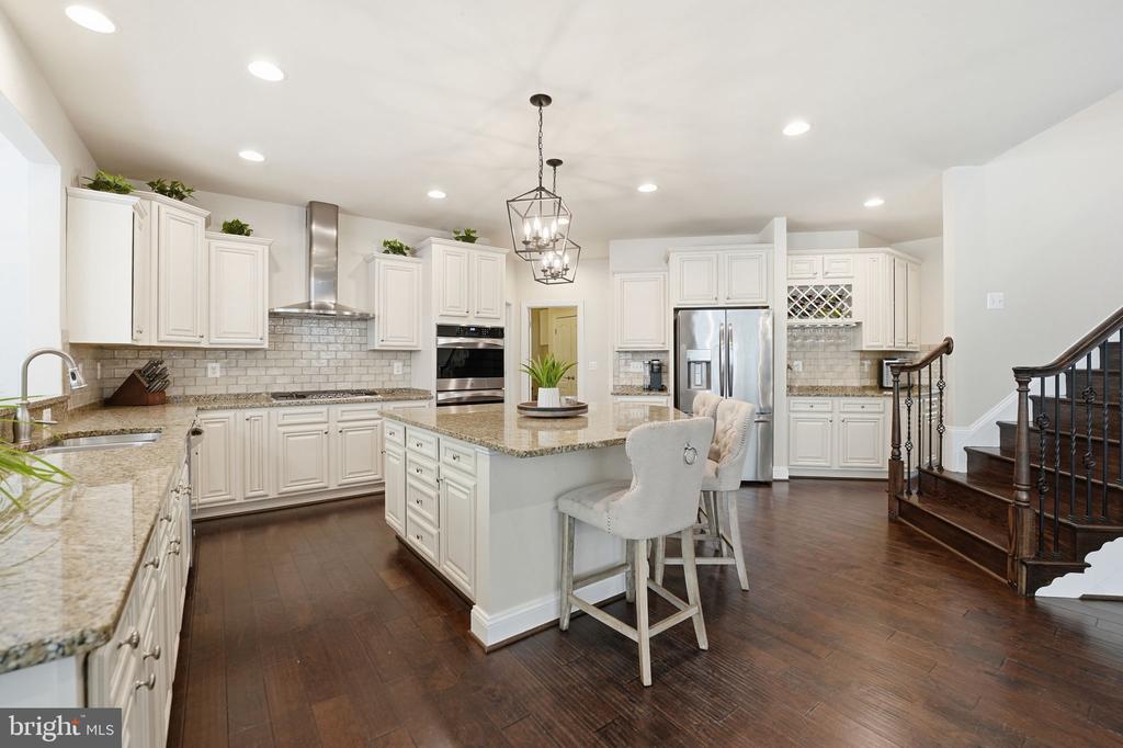 11622 PINE HOLLOW LN, SPOTSYLVANIA, Virginia 22551, 5 Bedrooms Bedrooms, ,5 BathroomsBathrooms,Residential,11622 PINE HOLLOW LN,VASP2041606 MLS # VASP2041606