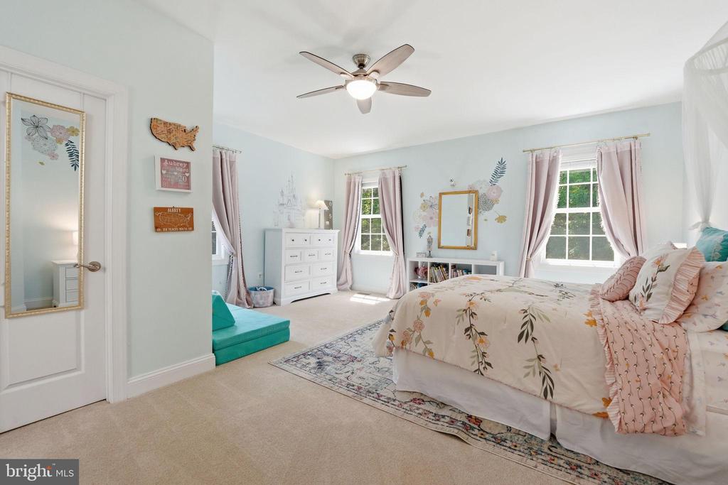11622 PINE HOLLOW LN, SPOTSYLVANIA, Virginia 22551, 5 Bedrooms Bedrooms, ,5 BathroomsBathrooms,Residential,11622 PINE HOLLOW LN,VASP2041606 MLS # VASP2041606