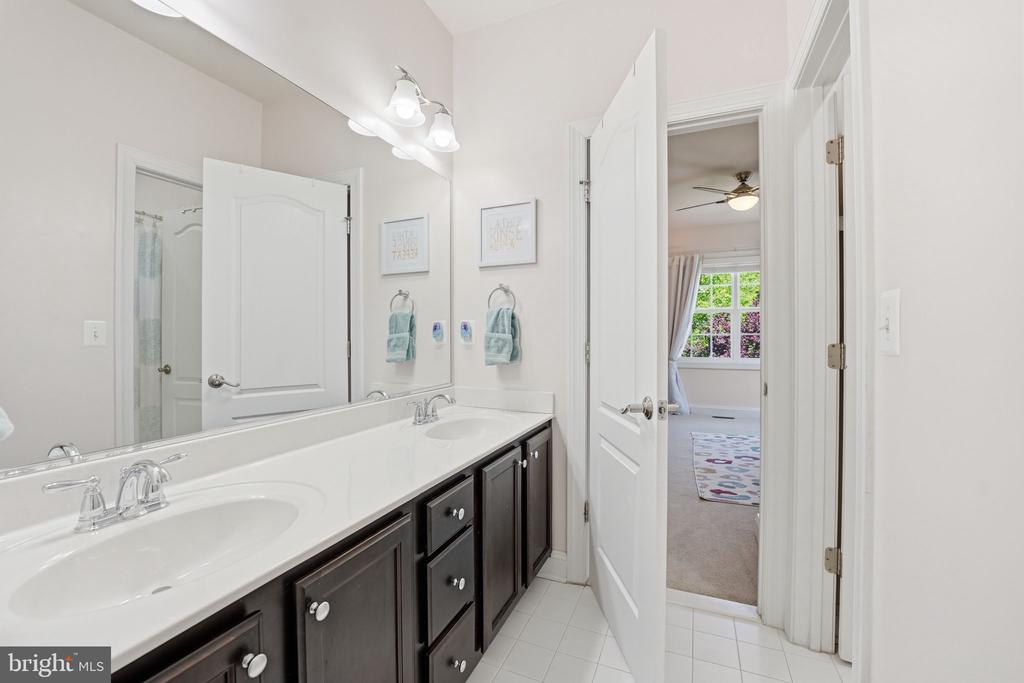 11622 PINE HOLLOW LN, SPOTSYLVANIA, Virginia 22551, 5 Bedrooms Bedrooms, ,5 BathroomsBathrooms,Residential,11622 PINE HOLLOW LN,VASP2041606 MLS # VASP2041606