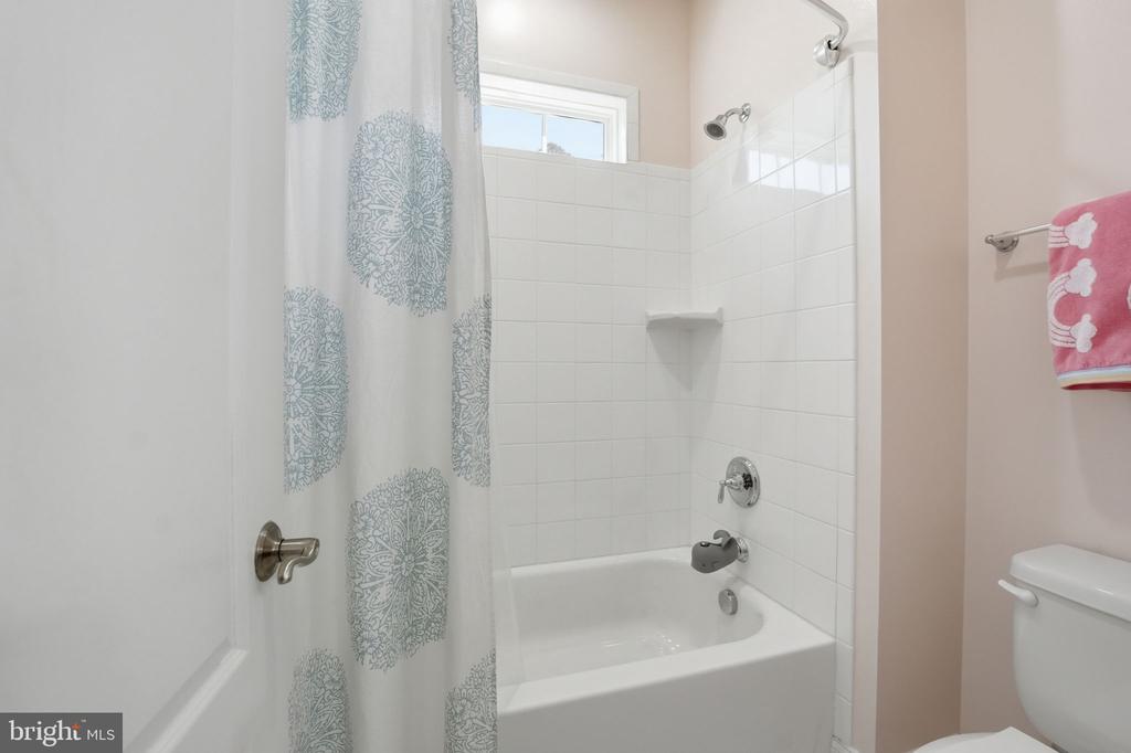 11622 PINE HOLLOW LN, SPOTSYLVANIA, Virginia 22551, 5 Bedrooms Bedrooms, ,5 BathroomsBathrooms,Residential,11622 PINE HOLLOW LN,VASP2041606 MLS # VASP2041606