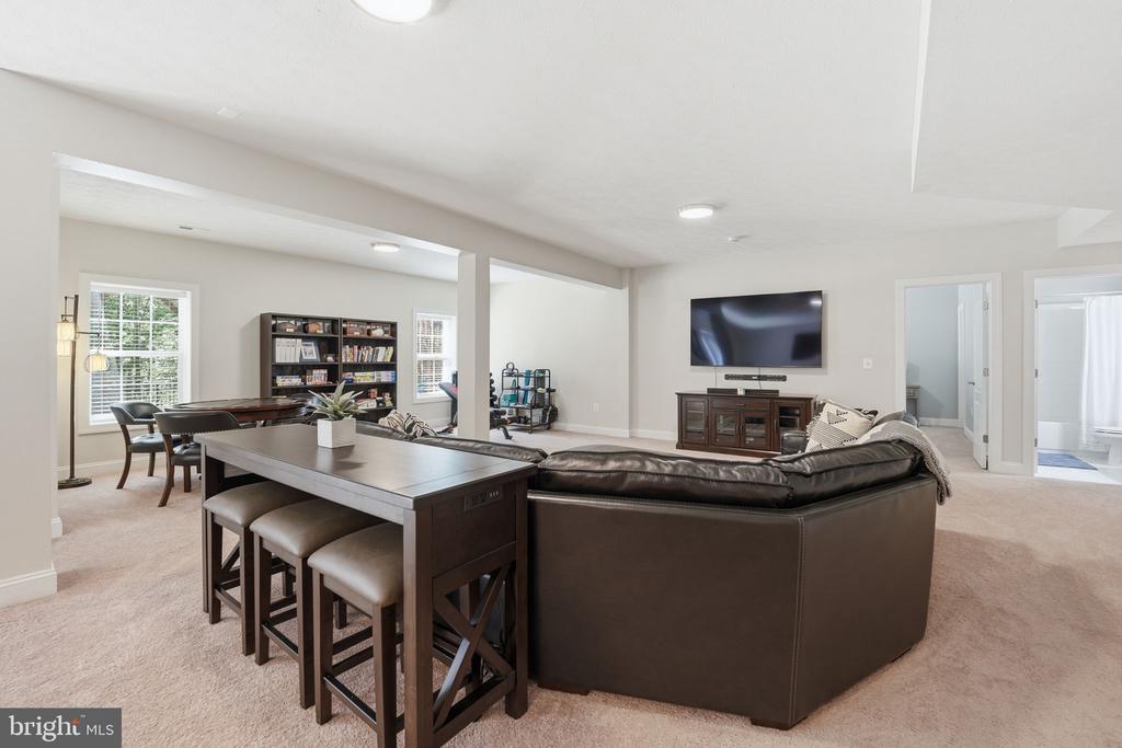 11622 PINE HOLLOW LN, SPOTSYLVANIA, Virginia 22551, 5 Bedrooms Bedrooms, ,5 BathroomsBathrooms,Residential,11622 PINE HOLLOW LN,VASP2041606 MLS # VASP2041606