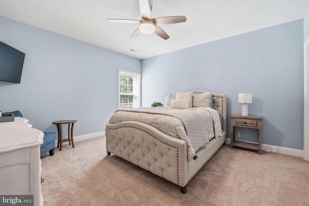11622 PINE HOLLOW LN, SPOTSYLVANIA, Virginia 22551, 5 Bedrooms Bedrooms, ,5 BathroomsBathrooms,Residential,11622 PINE HOLLOW LN,VASP2041606 MLS # VASP2041606