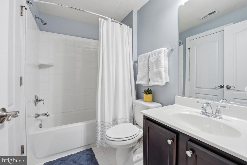 11622 PINE HOLLOW LN, SPOTSYLVANIA, Virginia 22551, 5 Bedrooms Bedrooms, ,5 BathroomsBathrooms,Residential,11622 PINE HOLLOW LN,VASP2041606 MLS # VASP2041606