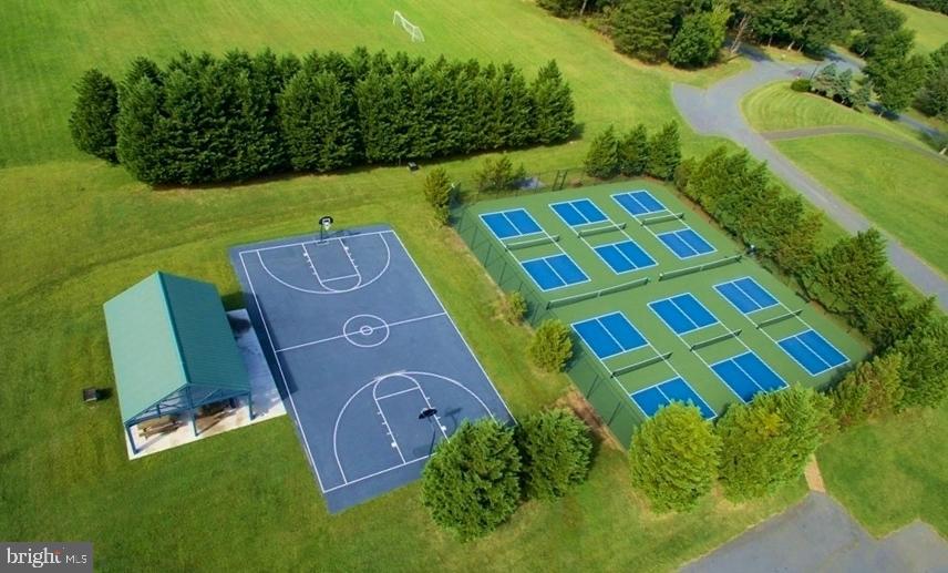 11622 PINE HOLLOW LN, SPOTSYLVANIA, Virginia 22551, 5 Bedrooms Bedrooms, ,5 BathroomsBathrooms,Residential,11622 PINE HOLLOW LN,VASP2041606 MLS # VASP2041606