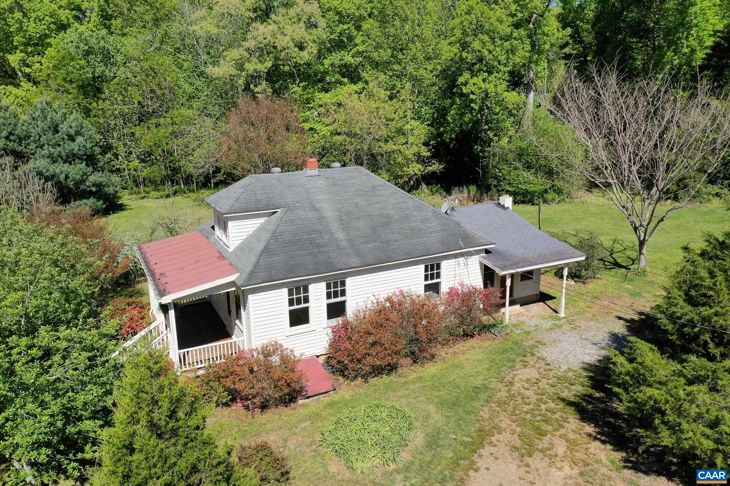 Located minutes from Lake Nelson near 151 wineries and breweries!