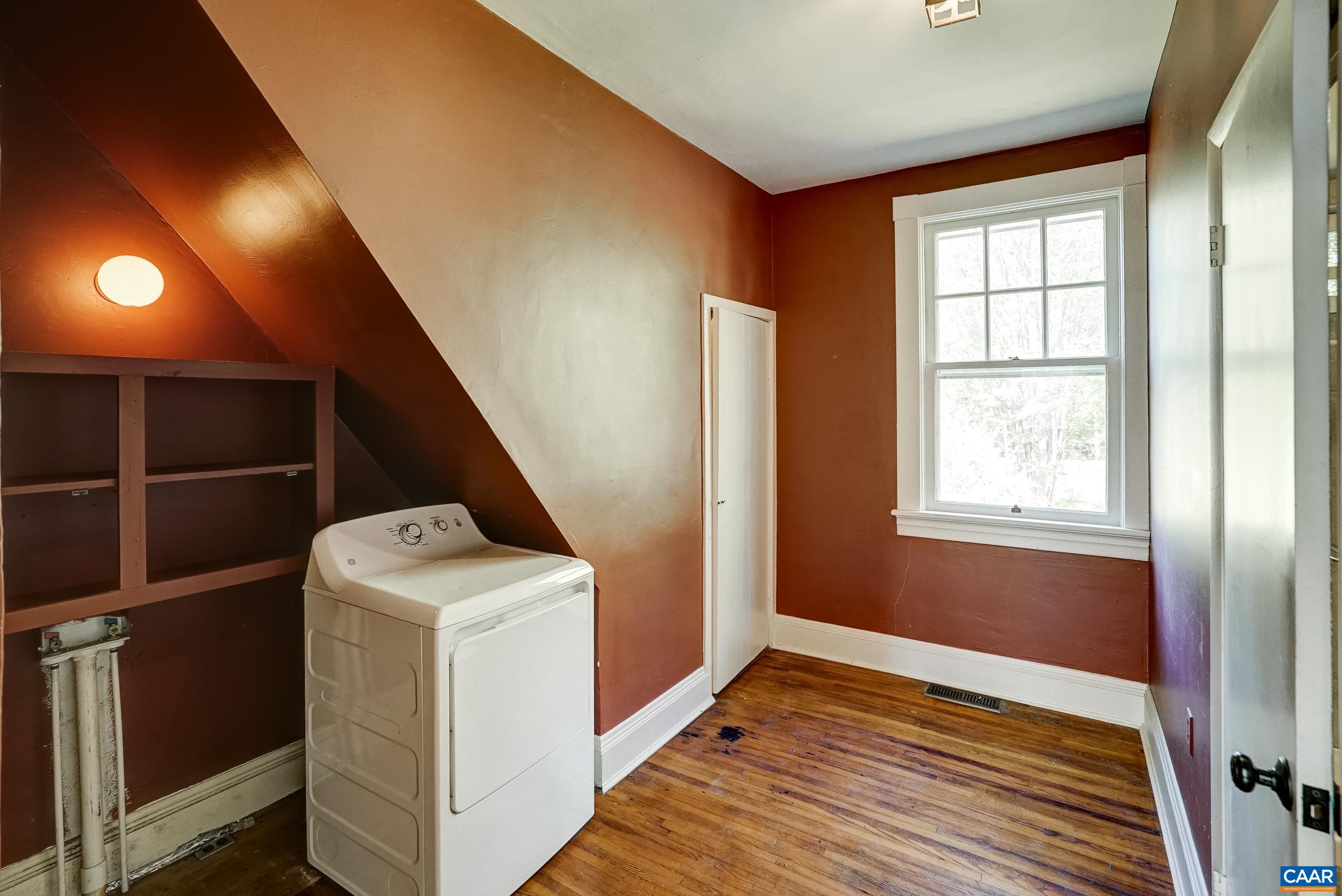 Flexible room with laundry hookups and dryer!