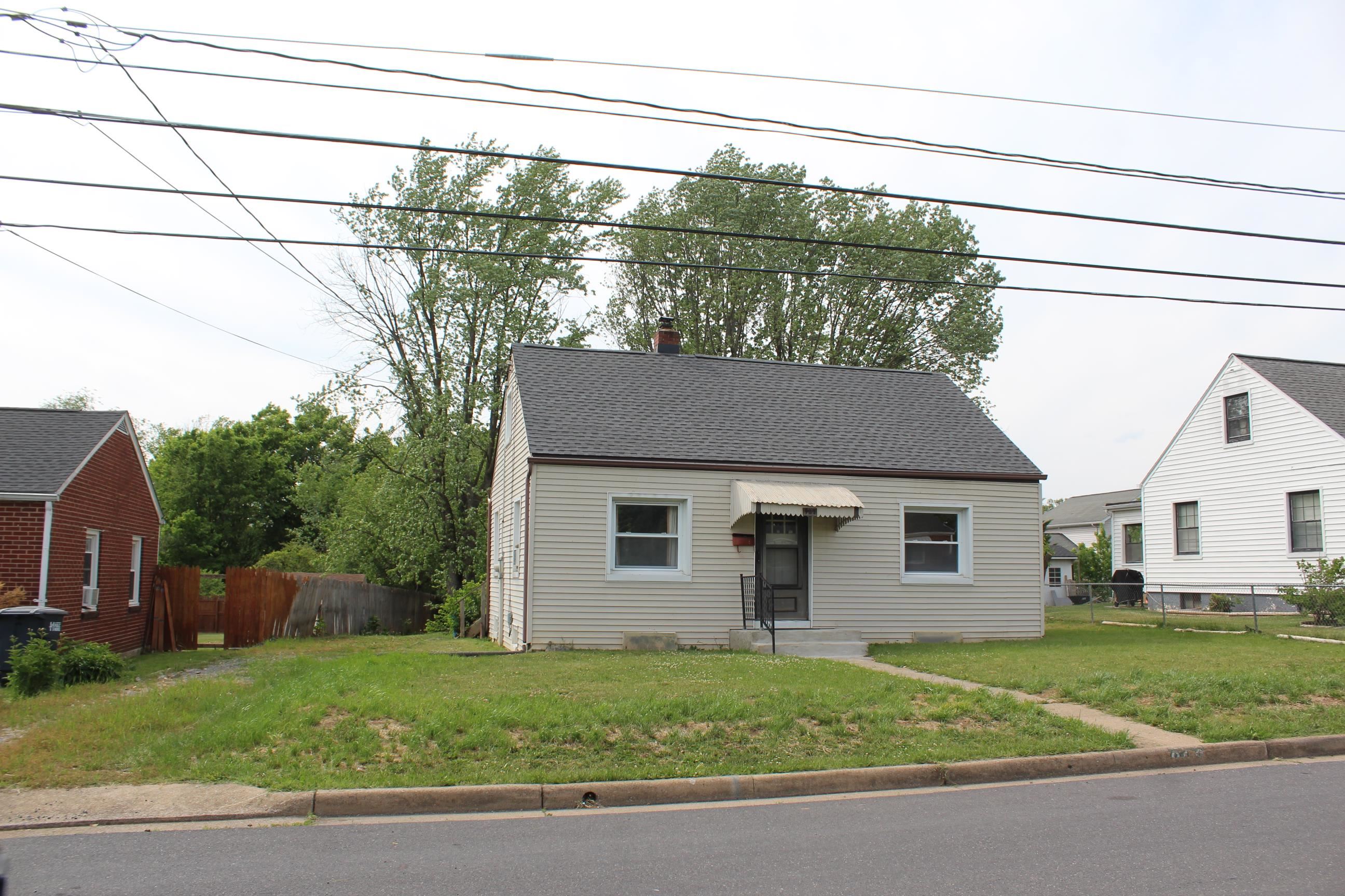 909 JEFFERSON ST, HARRISONBURG, Virginia 22802, 3 Bedrooms Bedrooms, ,1 BathroomBathrooms,Residential,909 JEFFERSON ST,676807 MLS # 676807