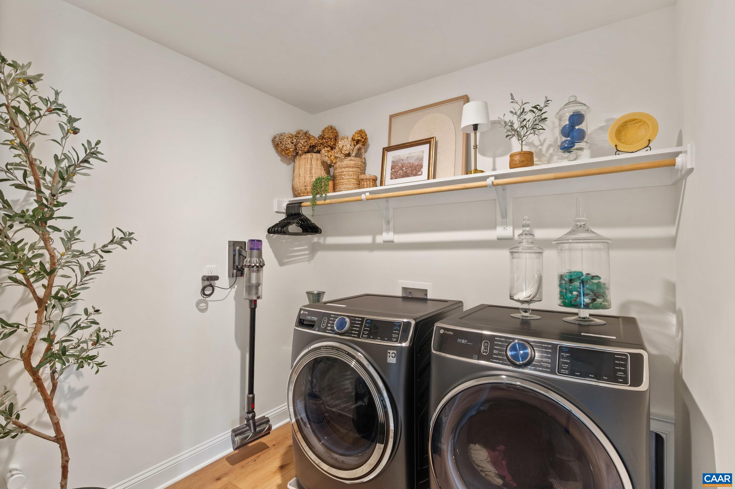 3706 THICKET RUN PL, CHARLOTTESVILLE, Virginia 22911, 5 Bedrooms Bedrooms, ,4 BathroomsBathrooms,Residential,3706 THICKET RUN PL,676808 MLS # 676808