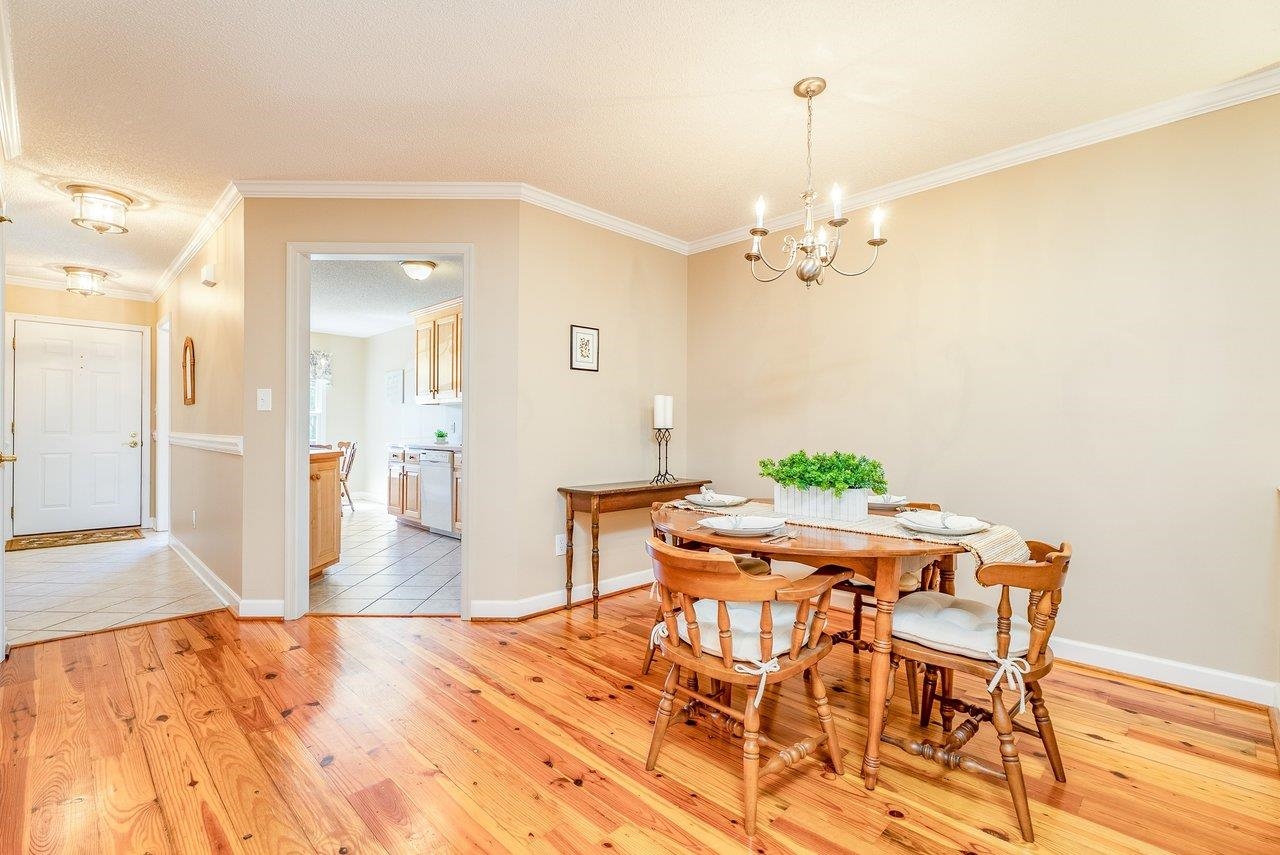 43 HICKORY NUT LN, STAUNTON, Virginia 24401, 3 Bedrooms Bedrooms, ,2 BathroomsBathrooms,Residential,43 HICKORY NUT LN,676814 MLS # 676814