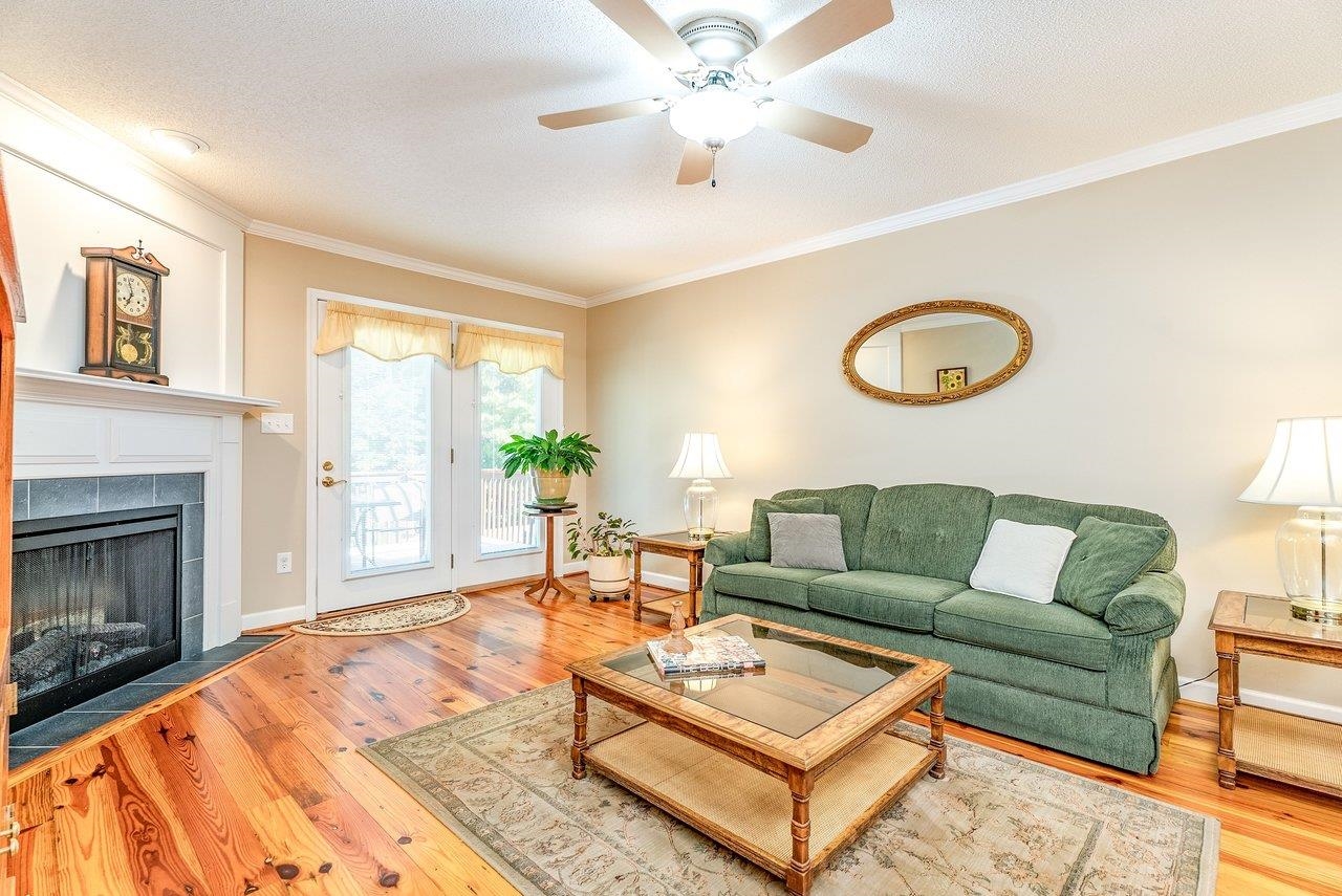 43 HICKORY NUT LN, STAUNTON, Virginia 24401, 3 Bedrooms Bedrooms, ,2 BathroomsBathrooms,Residential,43 HICKORY NUT LN,676814 MLS # 676814