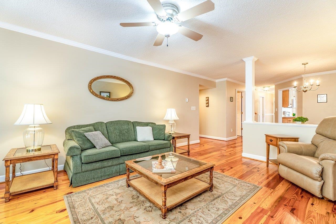 43 HICKORY NUT LN, STAUNTON, Virginia 24401, 3 Bedrooms Bedrooms, ,2 BathroomsBathrooms,Residential,43 HICKORY NUT LN,676814 MLS # 676814
