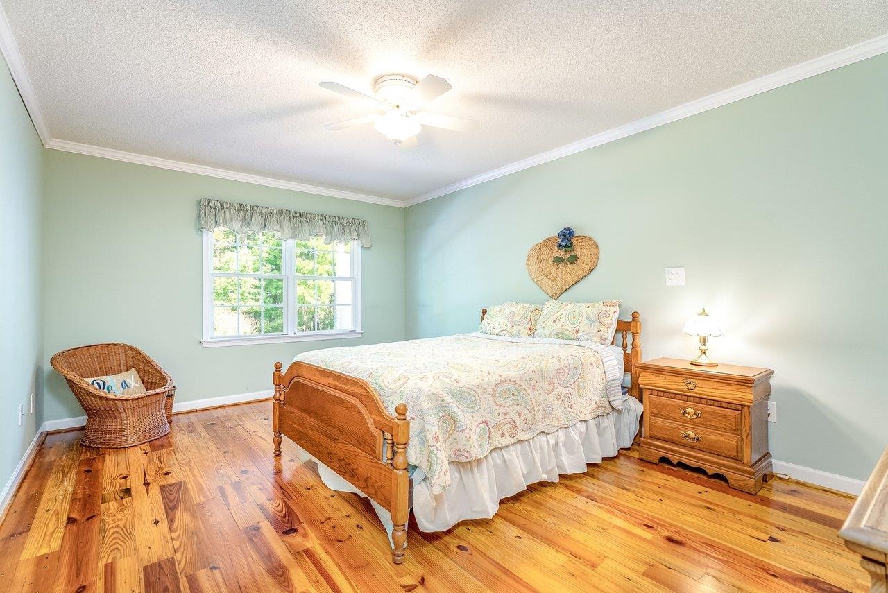 43 HICKORY NUT LN, STAUNTON, Virginia 24401, 3 Bedrooms Bedrooms, ,2 BathroomsBathrooms,Residential,43 HICKORY NUT LN,676814 MLS # 676814