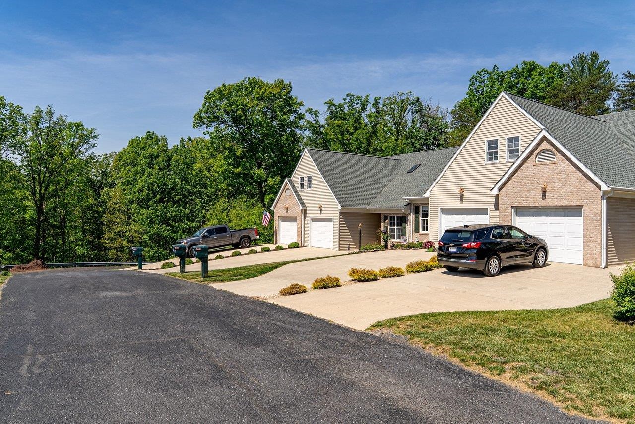 43 HICKORY NUT LN, STAUNTON, Virginia 24401, 3 Bedrooms Bedrooms, ,2 BathroomsBathrooms,Residential,43 HICKORY NUT LN,676814 MLS # 676814