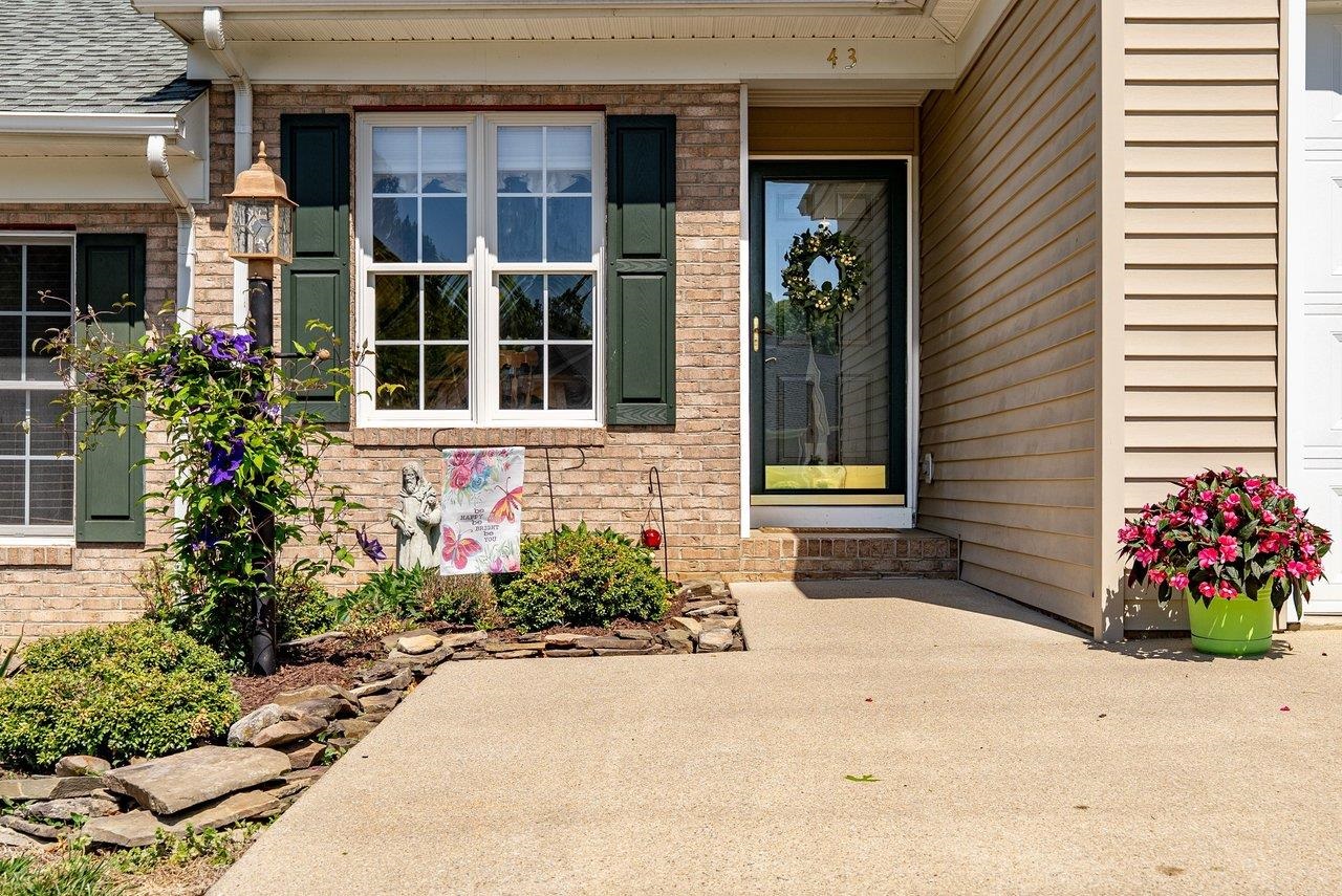 43 HICKORY NUT LN, STAUNTON, Virginia 24401, 3 Bedrooms Bedrooms, ,2 BathroomsBathrooms,Residential,43 HICKORY NUT LN,676814 MLS # 676814
