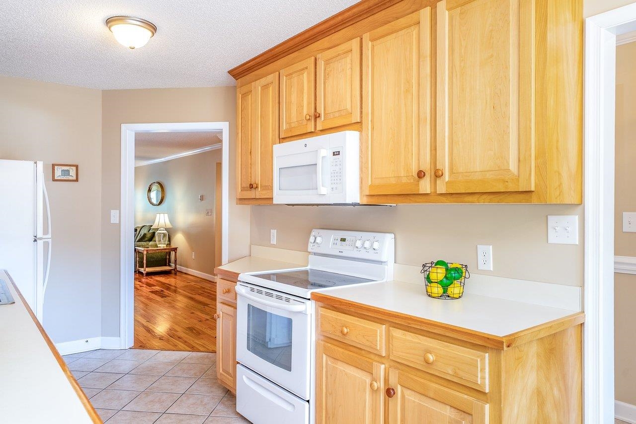 43 HICKORY NUT LN, STAUNTON, Virginia 24401, 3 Bedrooms Bedrooms, ,2 BathroomsBathrooms,Residential,43 HICKORY NUT LN,676814 MLS # 676814