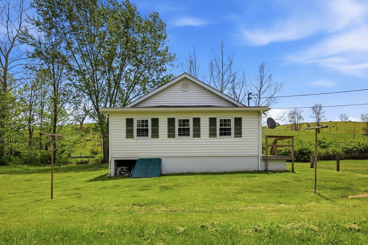 197 WHISKEY CREEK RD, CHURCHVILLE, Virginia 24421, 2 Bedrooms Bedrooms, ,1 BathroomBathrooms,Residential,197 WHISKEY CREEK RD,676822 MLS # 676822