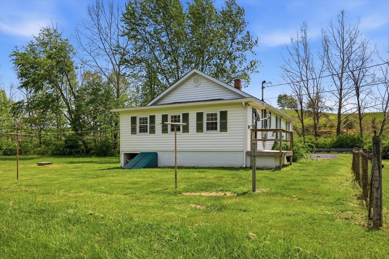 197 WHISKEY CREEK RD, CHURCHVILLE, Virginia 24421, 2 Bedrooms Bedrooms, ,1 BathroomBathrooms,Residential,197 WHISKEY CREEK RD,676822 MLS # 676822