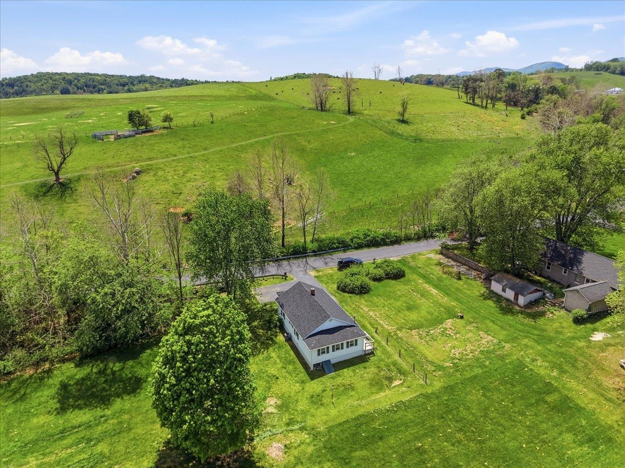 197 WHISKEY CREEK RD, CHURCHVILLE, Virginia 24421, 2 Bedrooms Bedrooms, ,1 BathroomBathrooms,Residential,197 WHISKEY CREEK RD,676822 MLS # 676822
