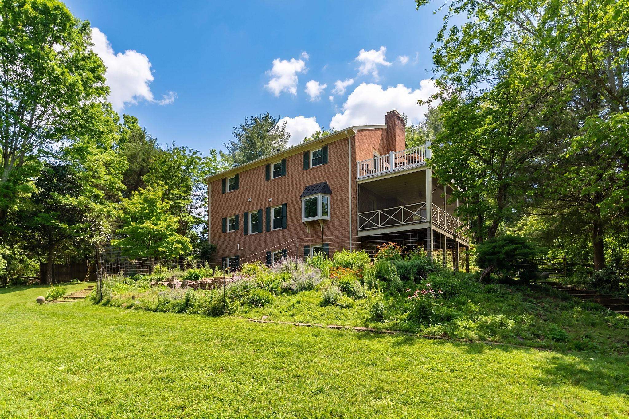 405 HICKORY DR, EARLYSVILLE, Virginia 22936, 3 Bedrooms Bedrooms, ,2 BathroomsBathrooms,Residential,405 HICKORY DR,676825 MLS # 676825