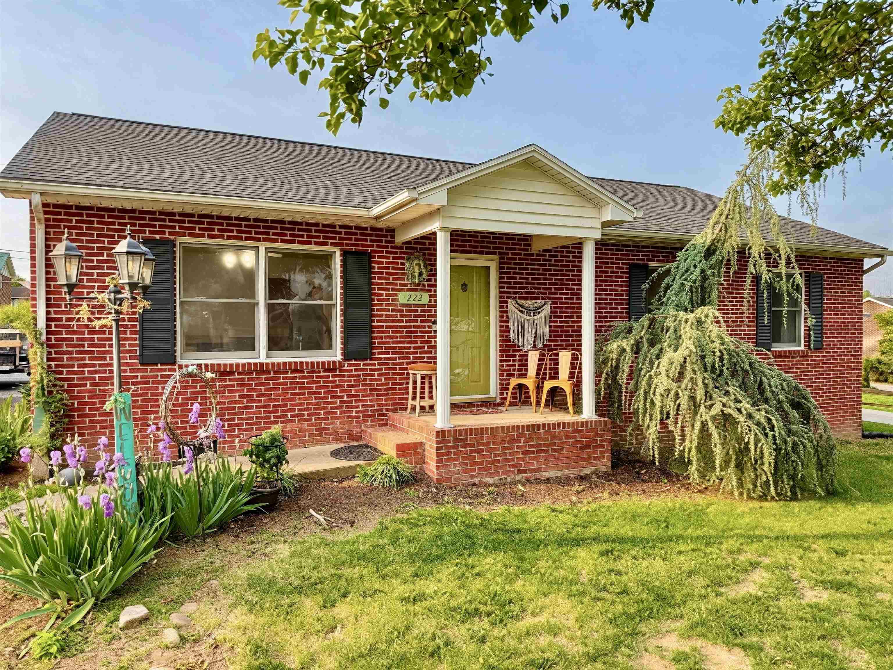 222 1ST ST, BROADWAY, Virginia 22815, 3 Bedrooms Bedrooms, ,2 BathroomsBathrooms,Residential,222 1ST ST,676827 MLS # 676827
