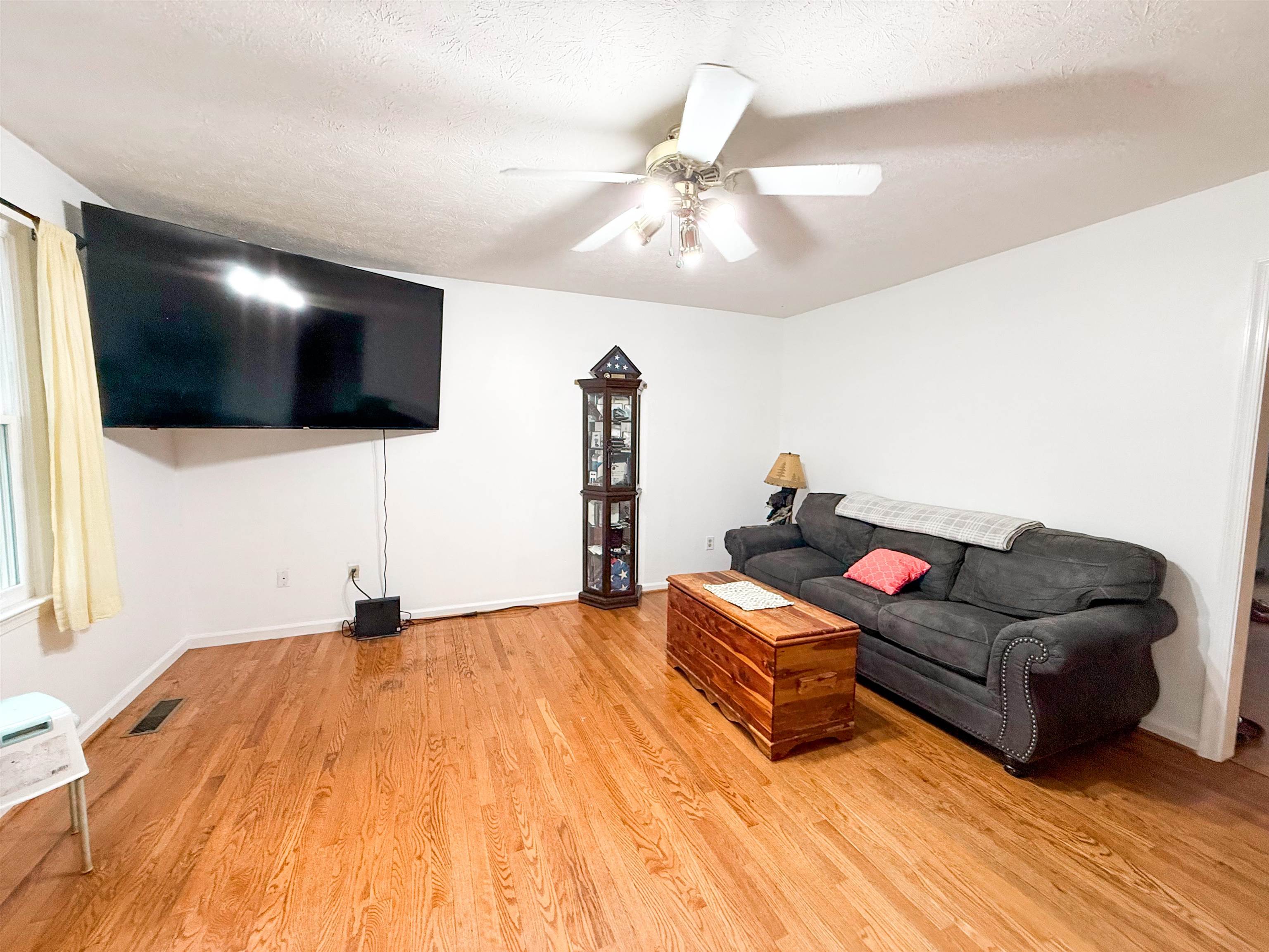 222 1ST ST, BROADWAY, Virginia 22815, 3 Bedrooms Bedrooms, ,2 BathroomsBathrooms,Residential,222 1ST ST,676827 MLS # 676827