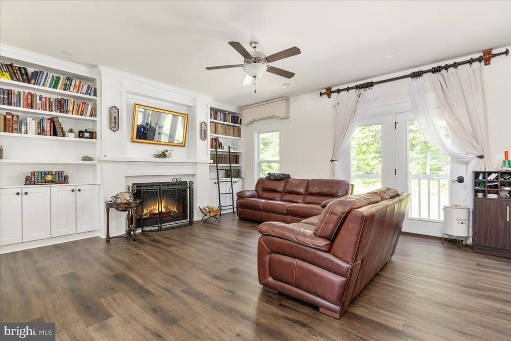 4293 CHARLESTON WAY, WARRENTON, Virginia 20187, 5 Bedrooms Bedrooms, ,4 BathroomsBathrooms,Residential,4293 CHARLESTON WAY,VAFQ2021746 MLS # VAFQ2021746