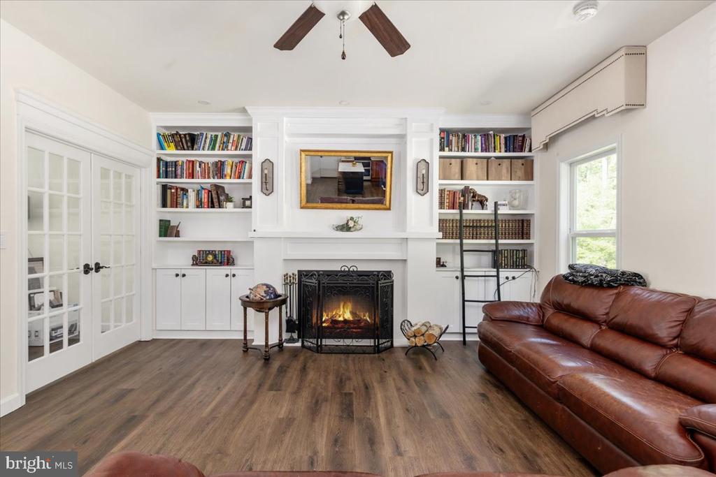 4293 CHARLESTON WAY, WARRENTON, Virginia 20187, 5 Bedrooms Bedrooms, ,4 BathroomsBathrooms,Residential,4293 CHARLESTON WAY,VAFQ2021746 MLS # VAFQ2021746