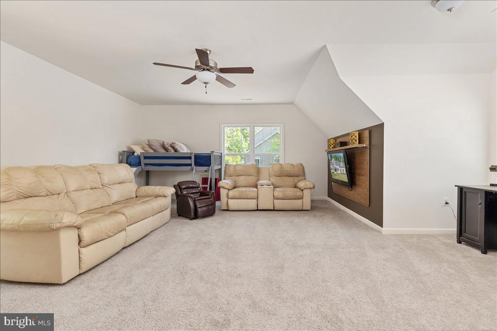 4293 CHARLESTON WAY, WARRENTON, Virginia 20187, 5 Bedrooms Bedrooms, ,4 BathroomsBathrooms,Residential,4293 CHARLESTON WAY,VAFQ2021746 MLS # VAFQ2021746
