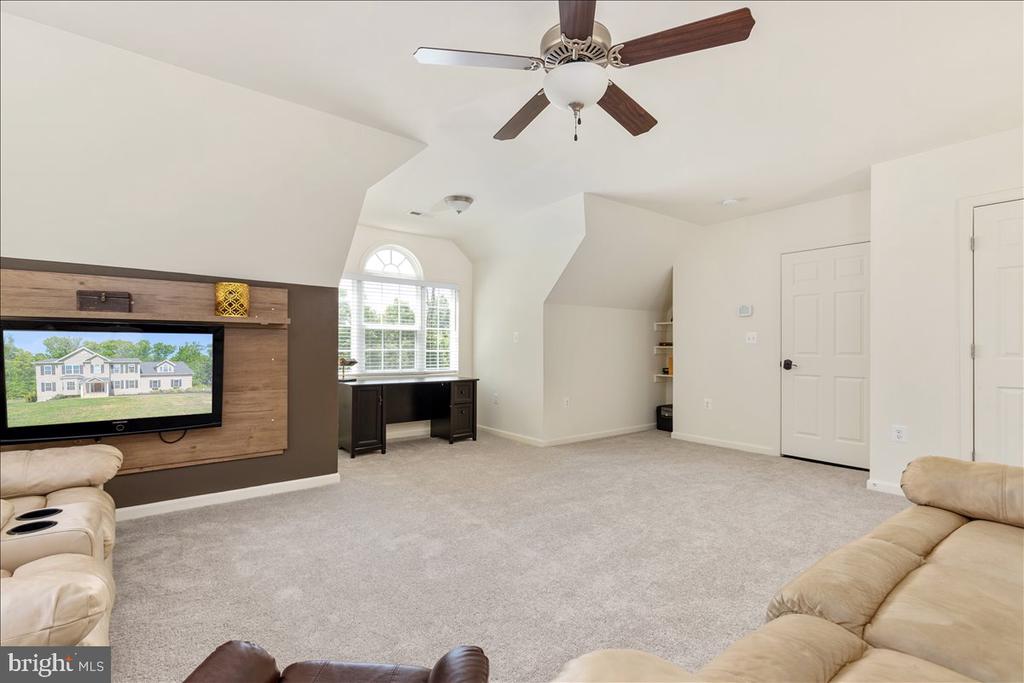 4293 CHARLESTON WAY, WARRENTON, Virginia 20187, 5 Bedrooms Bedrooms, ,4 BathroomsBathrooms,Residential,4293 CHARLESTON WAY,VAFQ2021746 MLS # VAFQ2021746