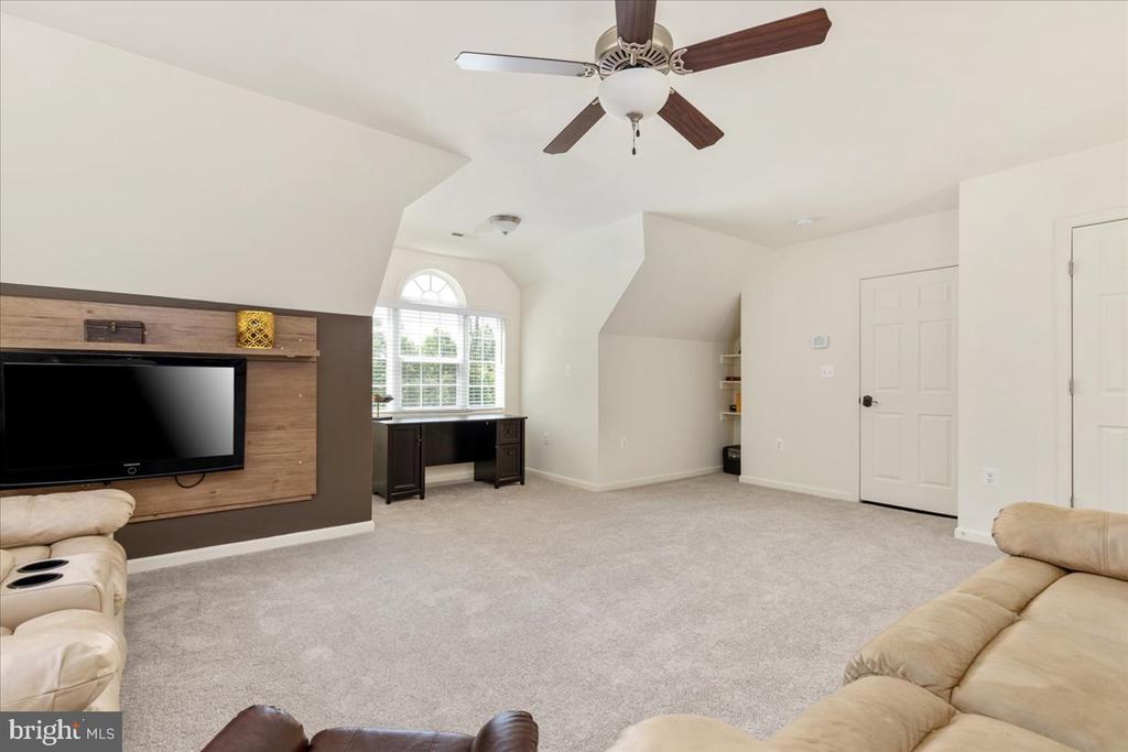 4293 CHARLESTON WAY, WARRENTON, Virginia 20187, 5 Bedrooms Bedrooms, ,4 BathroomsBathrooms,Residential,4293 CHARLESTON WAY,VAFQ2021746 MLS # VAFQ2021746
