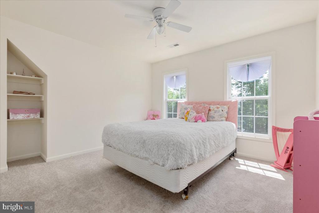 4293 CHARLESTON WAY, WARRENTON, Virginia 20187, 5 Bedrooms Bedrooms, ,4 BathroomsBathrooms,Residential,4293 CHARLESTON WAY,VAFQ2021746 MLS # VAFQ2021746
